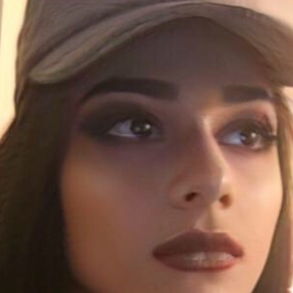 Meet your Posher, Lilia - Picture 1 of 1